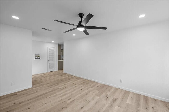 Building Photo - 516 Lenox St