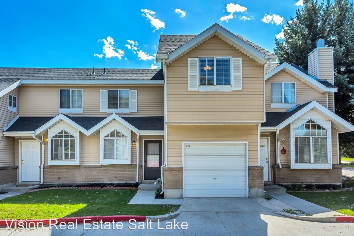 2 br, 1.5 bath House 4211 Bampton Ln House Rental in Kearns, UT