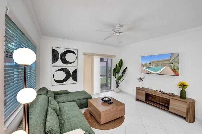 Foto del edificio - 1450 N Riverside Dr
