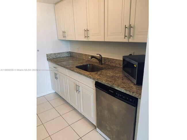 Foto del edificio - 2350 NE 135th St