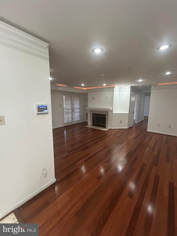 Foto del edificio - 9811 Lake Point Ct