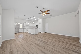 Building Photo - 15059 Meadow Glen N