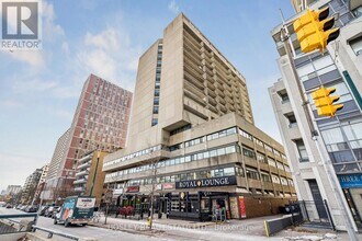 Building Photo - 720 Spadina Ave.