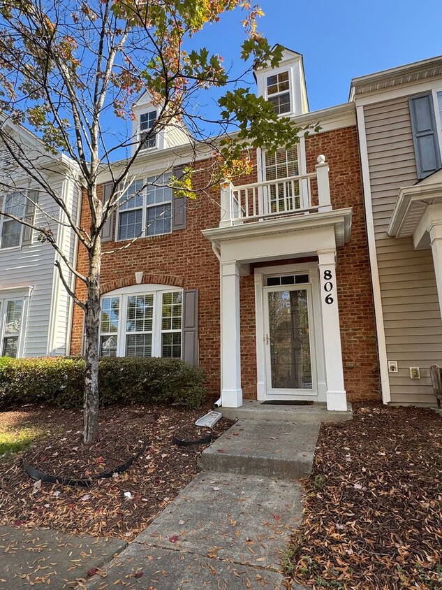 Foto principal - Recently Updated 3 Bedroom | 2.5 Bath Town...