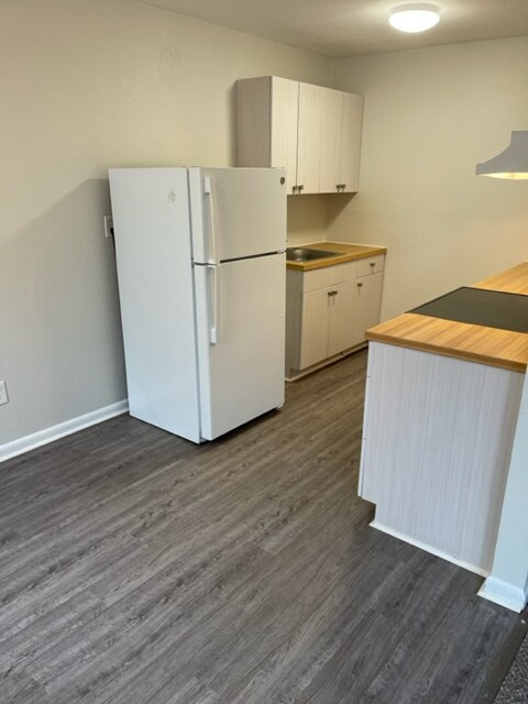 Building Photo - 2412 Azalea Garden Rd