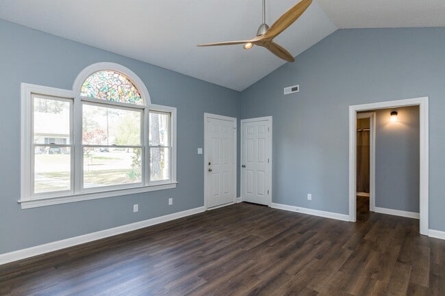 Building Photo - 2145 Tanglewood Rd