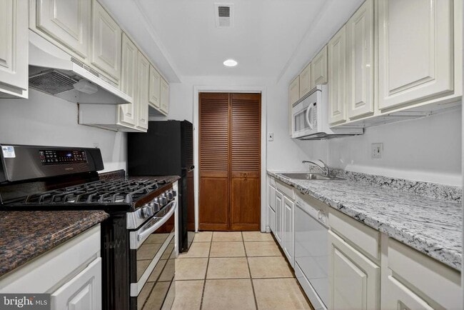 Foto del edificio - 1351 Monroe St NW