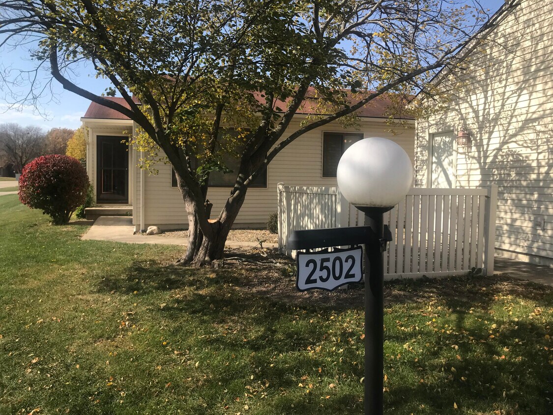 2502 Heritage Dr Unit 1, Champaign, IL 61822 Condo for Rent in