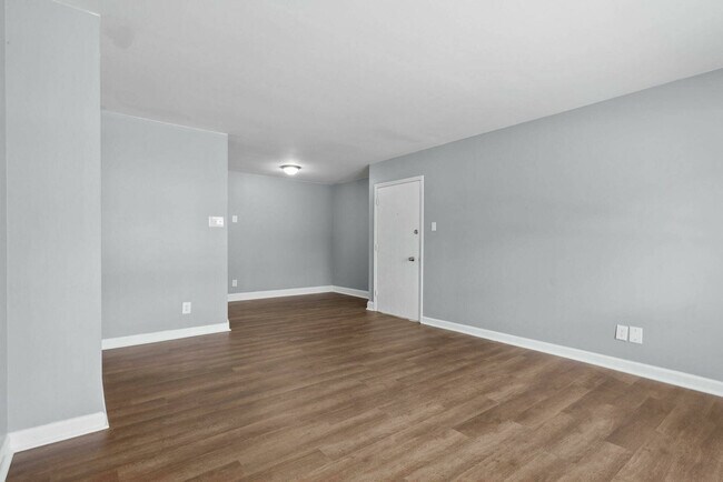 Building Photo - 612 Park Ave