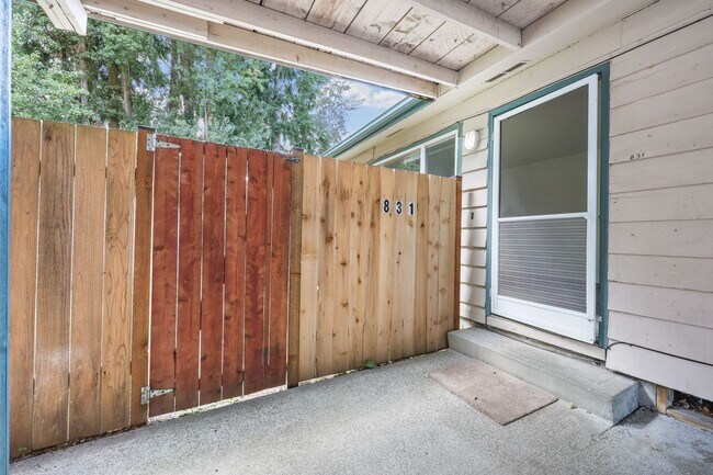 Foto del edificio - Move in ready now! 2 bedrooms 1 bath Tumwa...