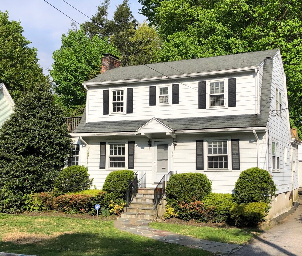 Primary Photo - 19 Ferncliff Rd