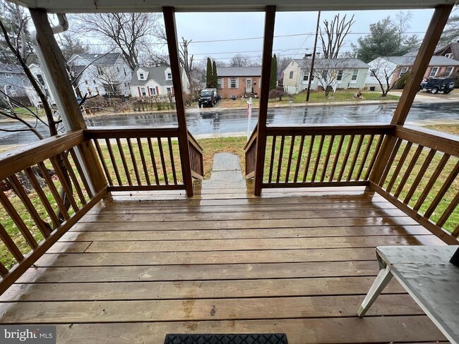 Foto del edificio - 3712 Lawrence Ave