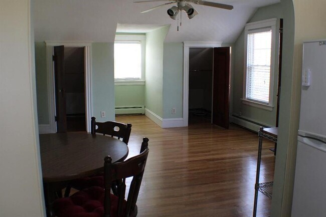 Foto del edificio - 1203 Hartford Ave