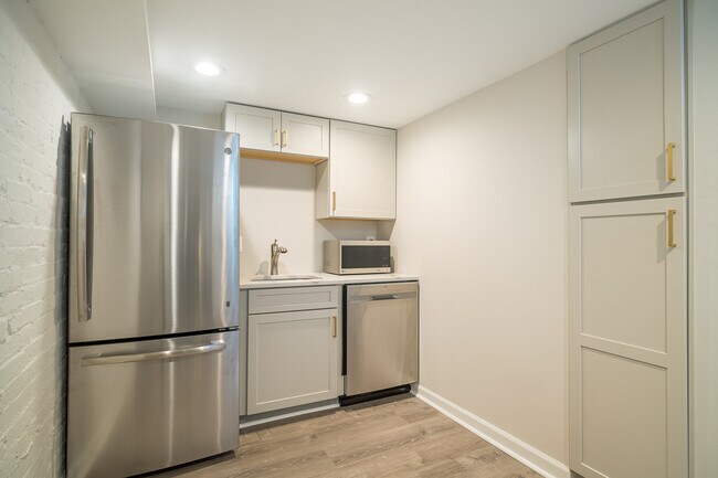 Kitchen - 441 2nd St SE