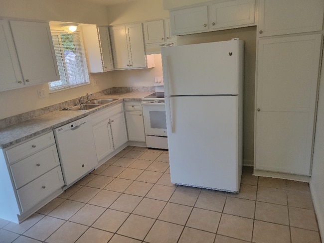 Building Photo - 240 O'Doherty Rd