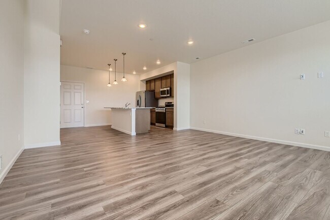 Building Photo - Welcome to this 3 bed, 2 and half bath town-home in Briargate area