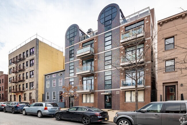 Building Photo - 80-82 Adelphi St