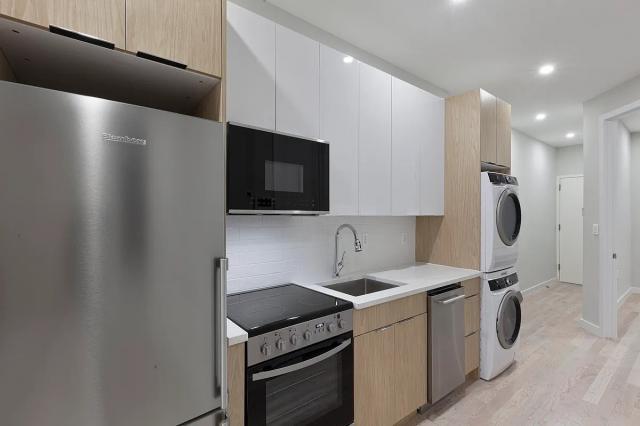 Building Photo - 3 bedroom in New York NY 10028