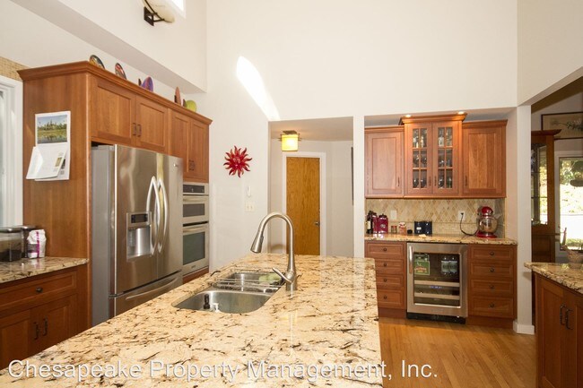 Building Photo - 1707 S Harbor Ln