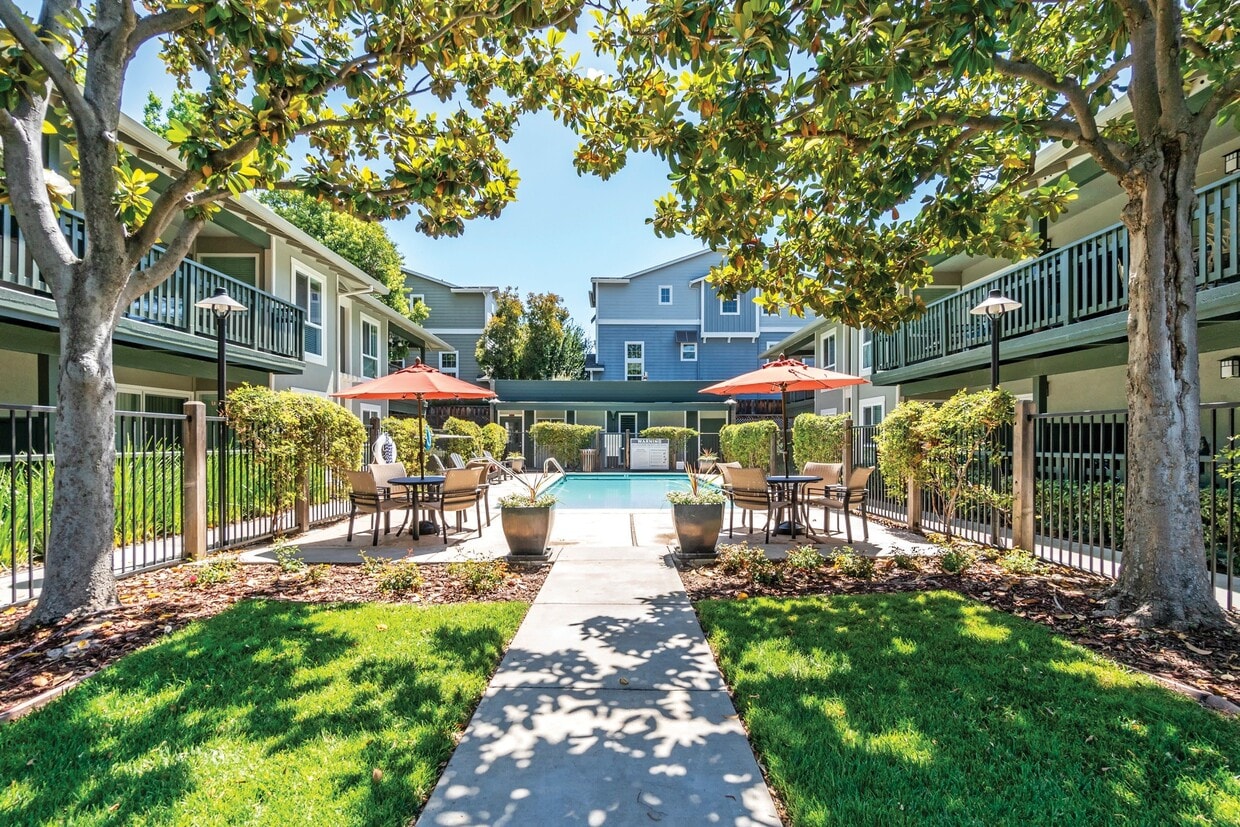 Pool at Pleasanton Glen - Pleasanton Glen Apartments