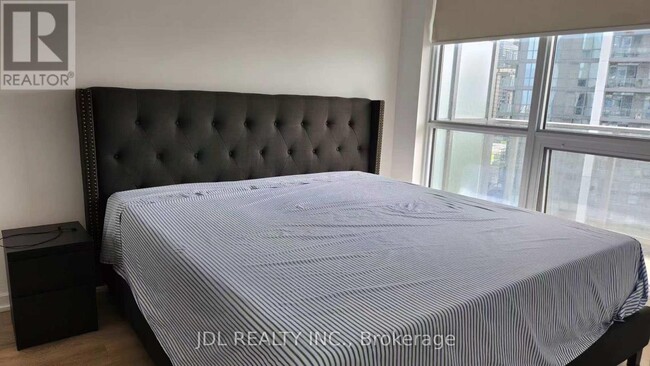 Building Photo - 36 Forest Manor Rd