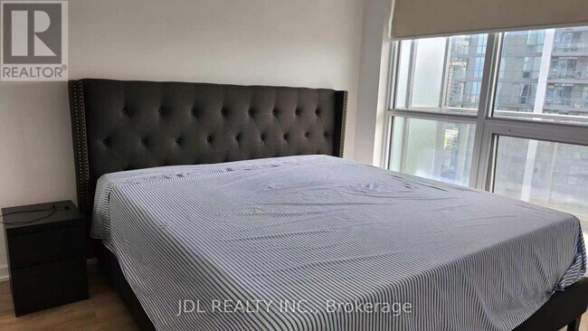 Photo du bâtiment - 36 Forest Manor Rd