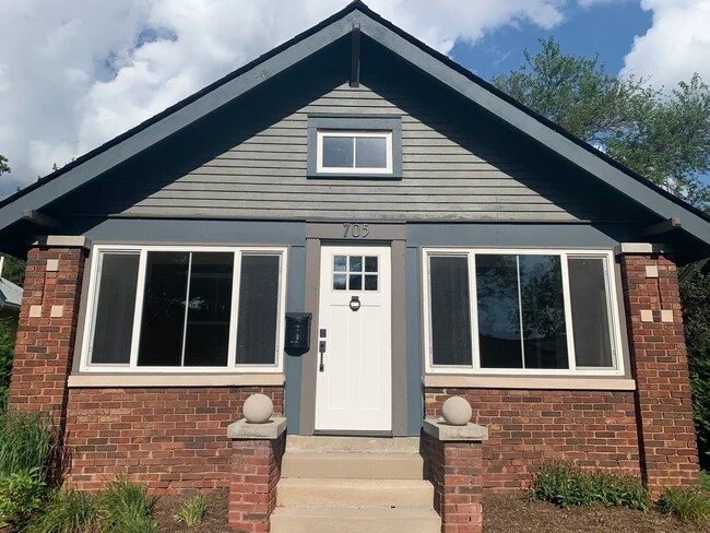 Building Photo - 705 S Park Ave