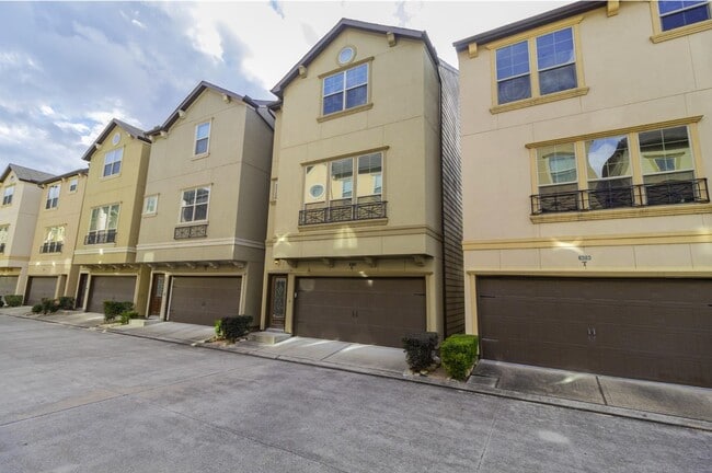Foto del edificio - 6363 Fairdale Ln