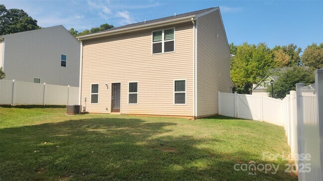 Foto del edificio - 6234 Sydney Mae Ln