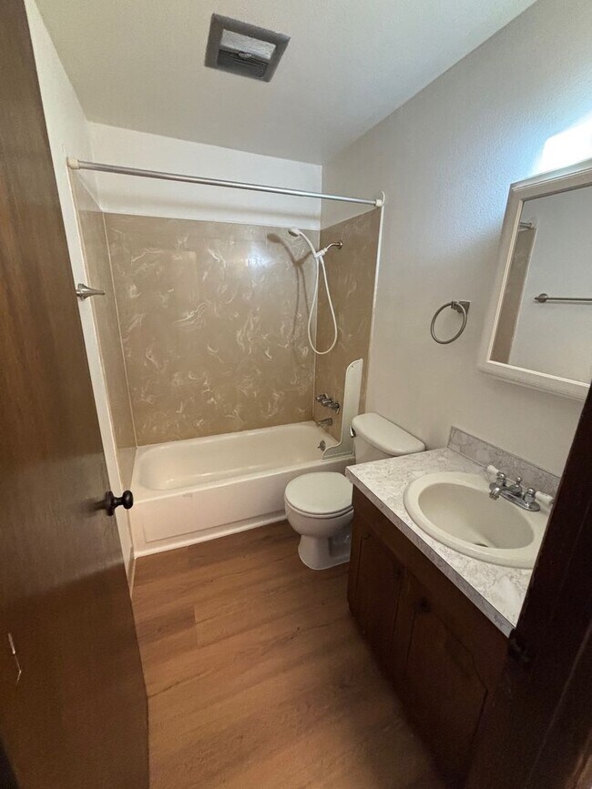 Foto del edificio - SE 49th and Hawthorne Blvd