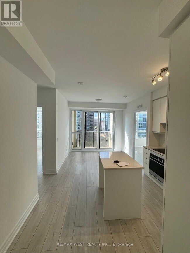 Building Photo - 30-1130 Elm Dr W