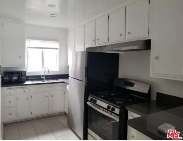 Building Photo - 453 S Gramercy Pl