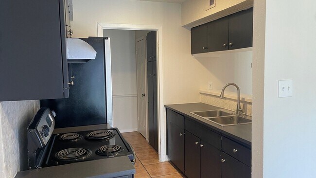 Foto del edificio - Great 2 Bed/ 1 Bath With Easy Access to 18...