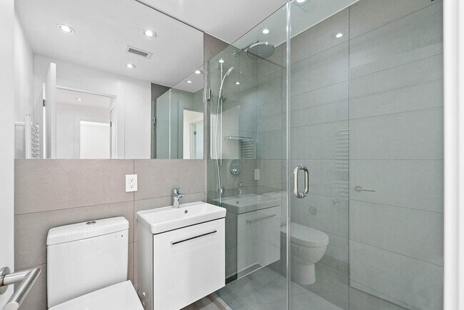 Photo du bâtiment - 327 Chisholm Ave