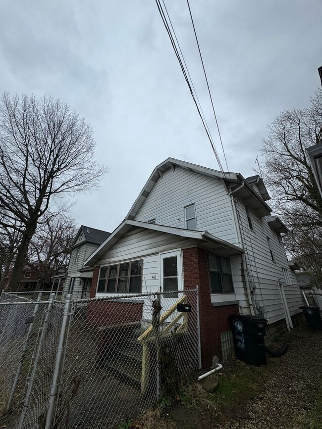 Building Photo - 466 Woodland Ave