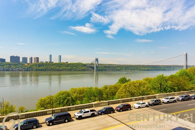 Foto del edificio - 159-00 Riverside Drive West