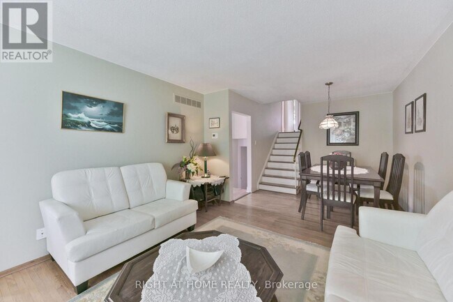 Photo du bâtiment - 1728 Pickmere Ct