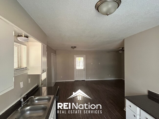 Foto del edificio - HORN LAKE CHARMER! 3BR/1BA | Vinyl Plank Floors & Open Kitchen | Fenced Yard!