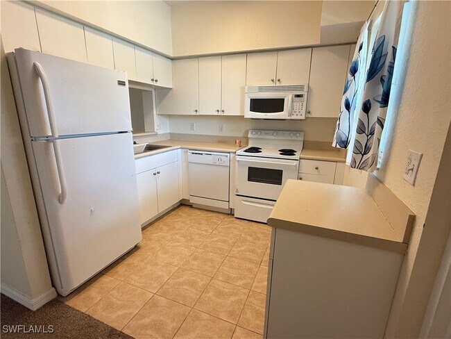 Foto del edificio - 8546 Bernwood Cove Loop