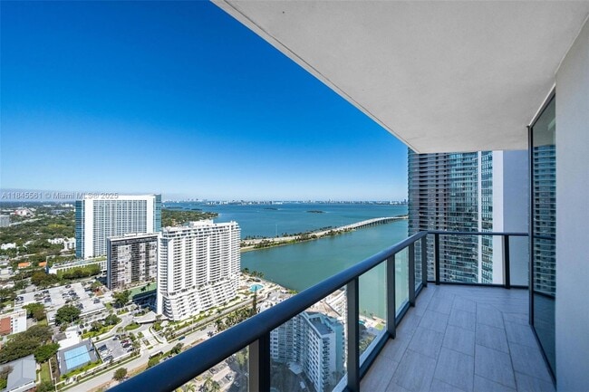 Foto del edificio - 501 NE 31st St
