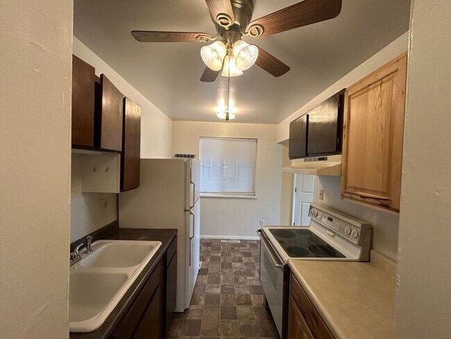 Foto del edificio - 956 W Moreno Ave
