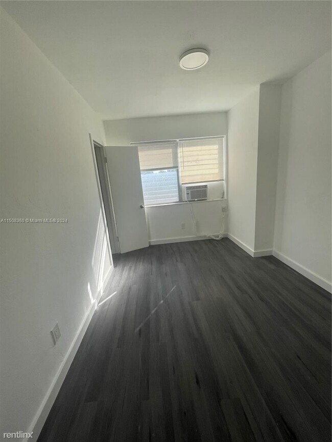 Foto del edificio - 3 br, 1.5 bath House - 785 81st St Apt 3