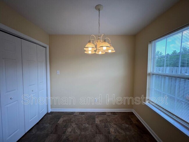 Foto del edificio - 219 Sassafras Ln