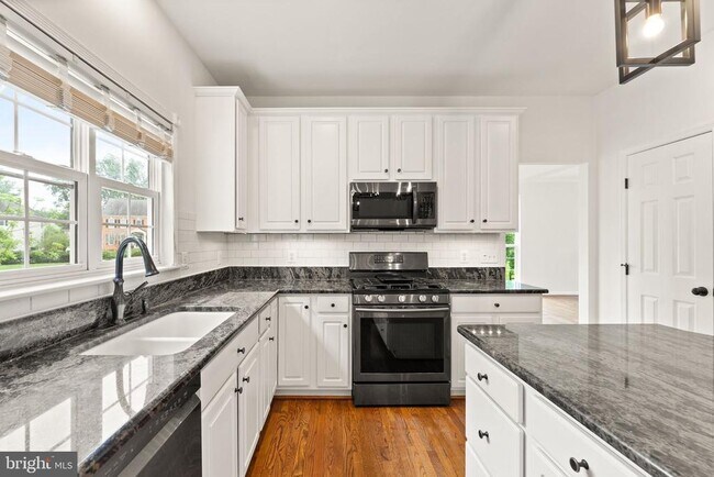 Foto del edificio - 43205 Cardston Pl