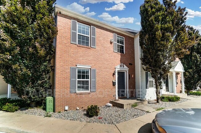 Building Photo - 1109 N Byrne Rd