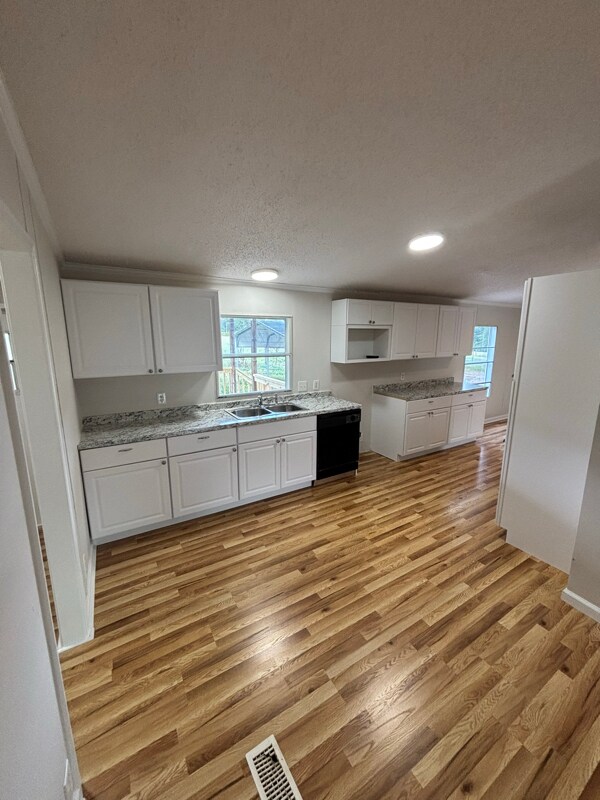 Foto del edificio - 297 Forrester Rd