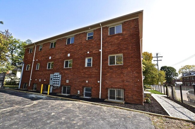 Parking Deck - 1580 E Mound St