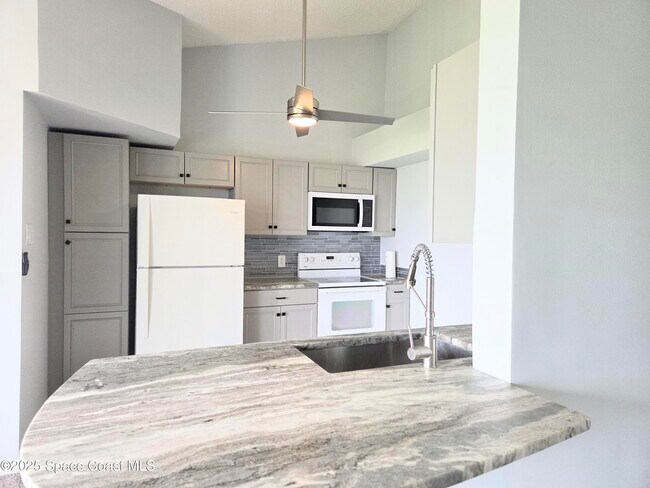 Foto del edificio - 7300 N Cocoa Blvd