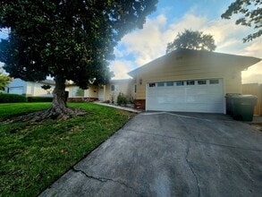 Building Photo - 5274 Heritage Dr