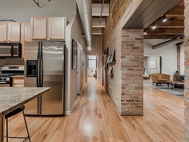 Foto del edificio - 312 N May St